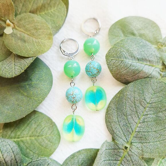 Turquoise Howlite Dangle Earrings, Funky Retro Stone Earrings, Vibrant Artsy - Picture 2 of 7